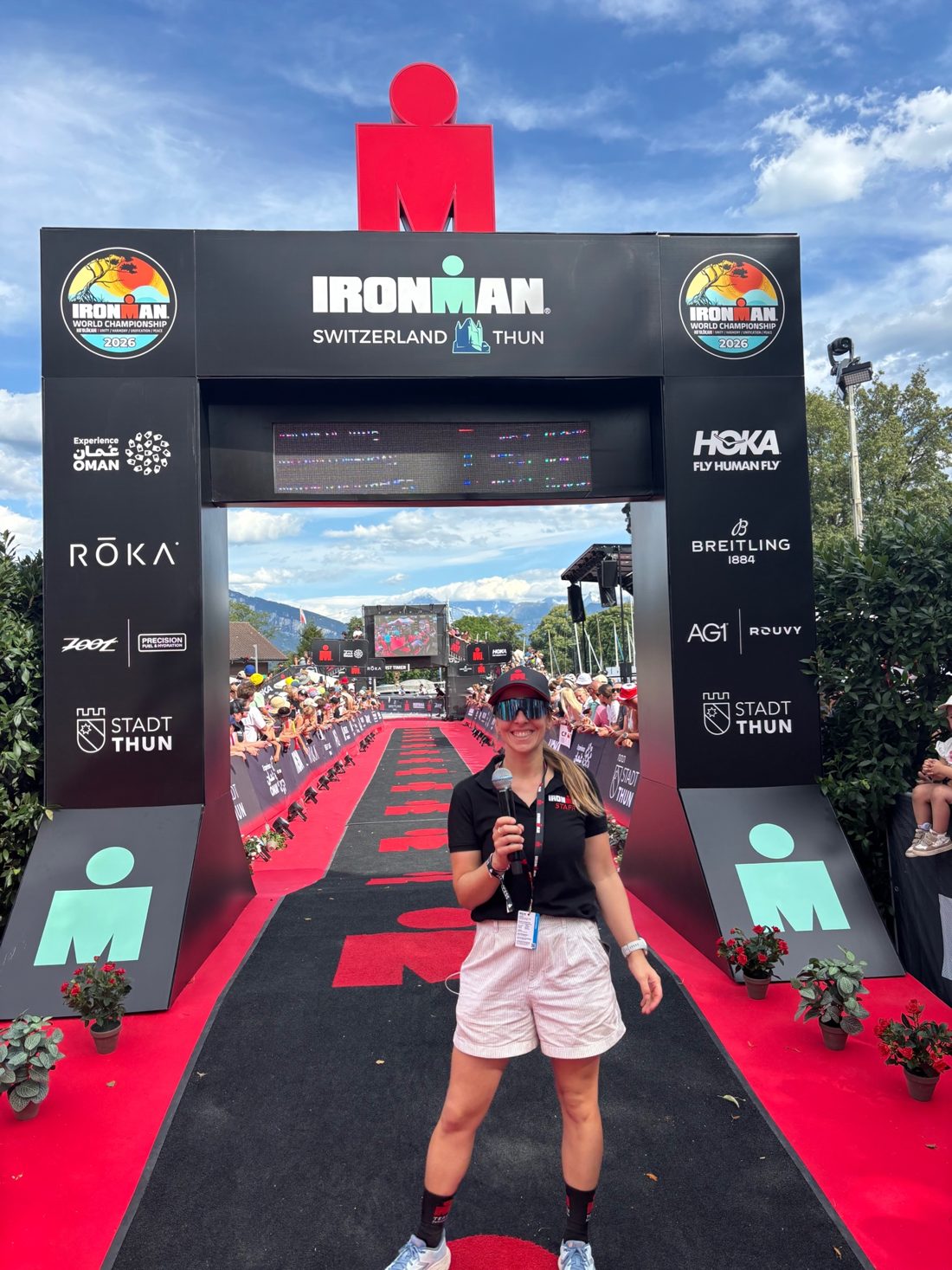 Rahel beim Finish-Bogen von IRONMAN Switzerland